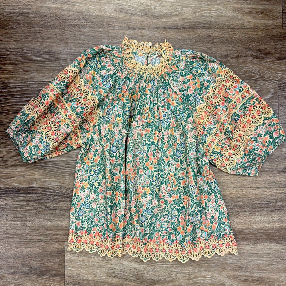 Ulla Johnson printed SS top with eyelet sleeves, neck and hem. Size 6. NWOT